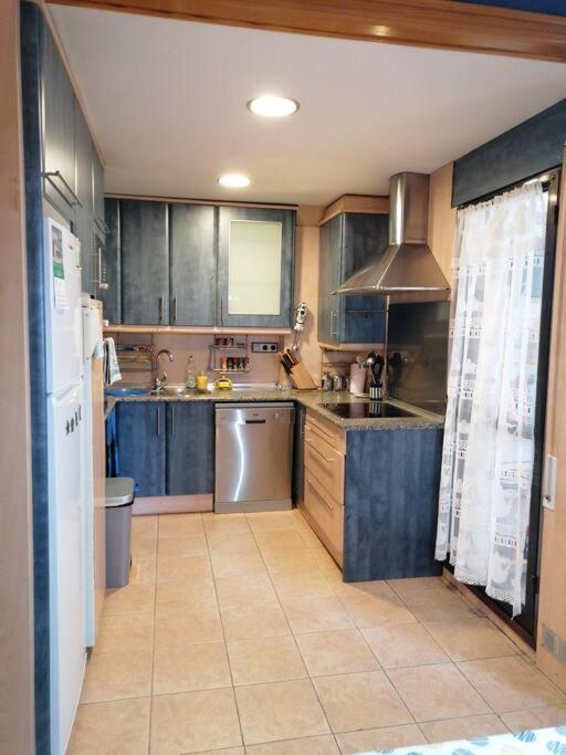 Apartamento Para 6 Personas En Barbastro Luaran gambar